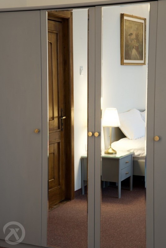 Bank Villa 1888 Herkulesfürdő 713323 thumb